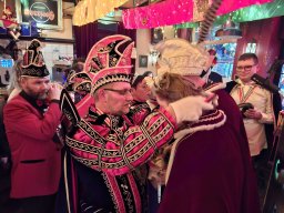 carnavalradio bij Gorissen met prinsenpaar van Op de Bies